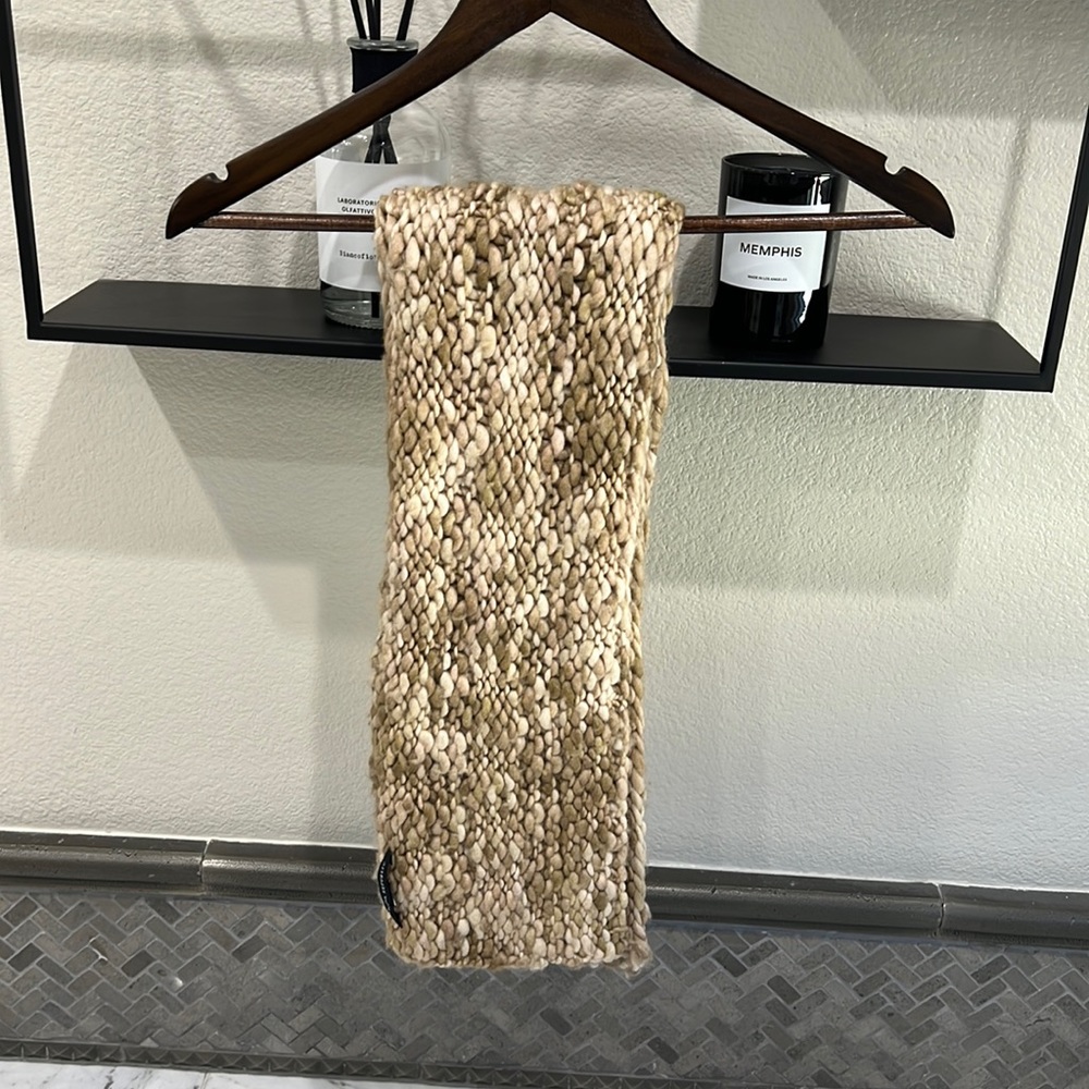 Banana Republic Cream and Tan Scarf